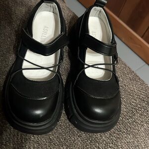 ASYLLUM Women's Black Cross-Strap Shoes